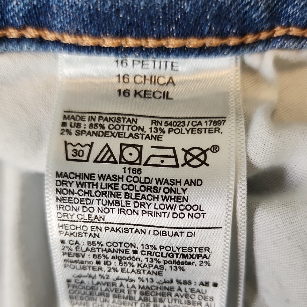 Old Navy Distressed Cropped Jeans in Dark Blue - Picture 13 of 13